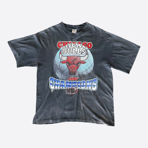 Vintage Black Chicago Bulls Champions Graphic T-Shirt